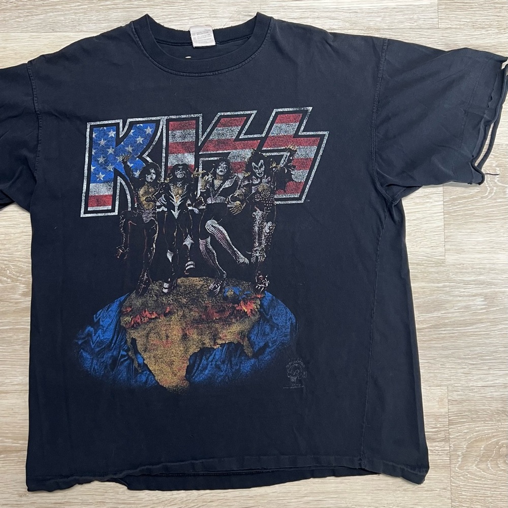 True vintage KISS thrashed tshirt